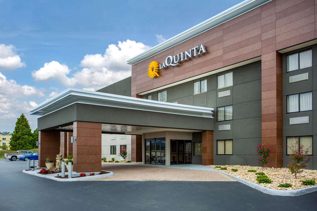 La Quinta Inn & Suites by Wyndham Roanoke Salem - photo 2