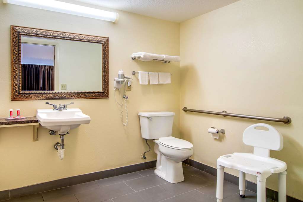 Econo Lodge Inn & Suites near Chickamauga Battlefield - photo 19