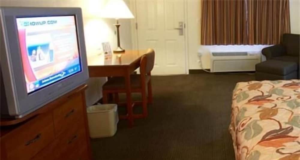 Premier Inns Tolleson - photo 12