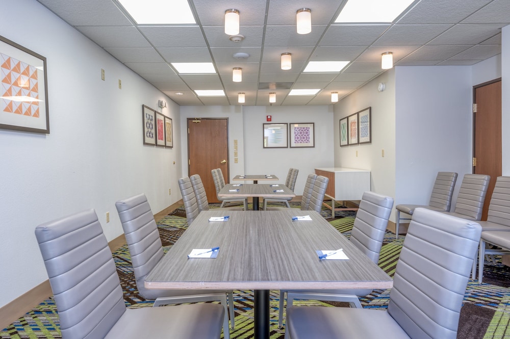 Holiday Inn Express & Suites Thornburg S. Fredericksburg by IHG - photo 47