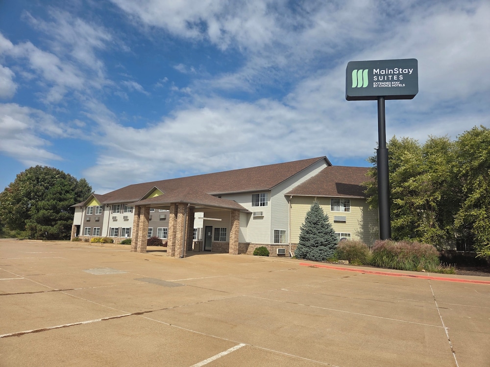 MainStay Suites LeClaire Quad Cities - photo 24
