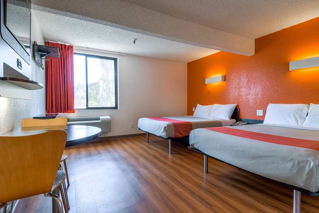 Motel 6 San Diego CA Hotel Circle Mission Valley - photo 10