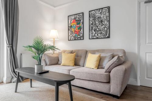 5 Bed 3 Bath Ideal for Large Groups in Norwich, United Kingdom