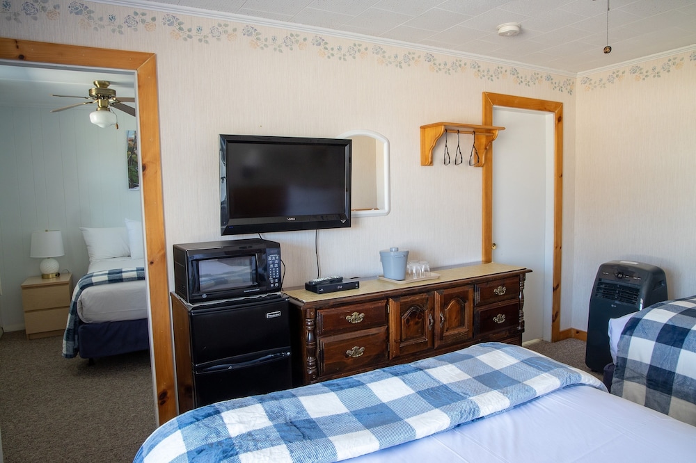Isleview Motel and Cottages - photo 7