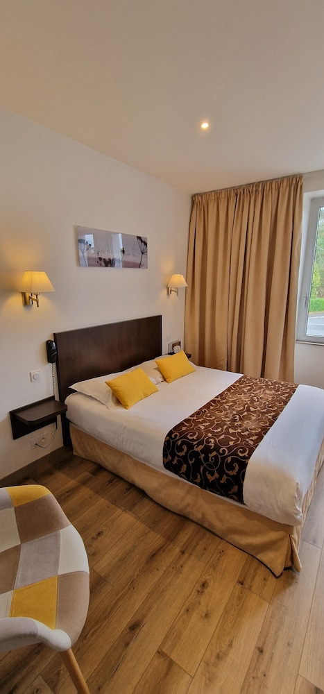 Hôtel Le Bellevue — hotel in Guer