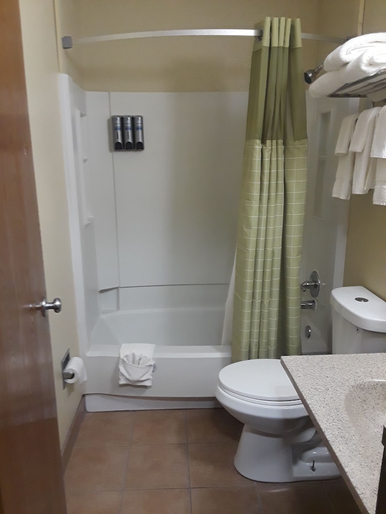 Faribault Hometown Inn & Suites - photo 15