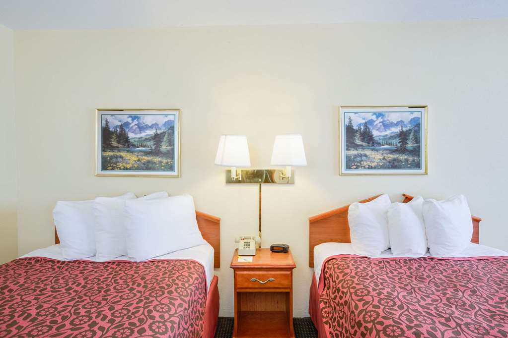 Days Inn by Wyndham Newport - photo 12
