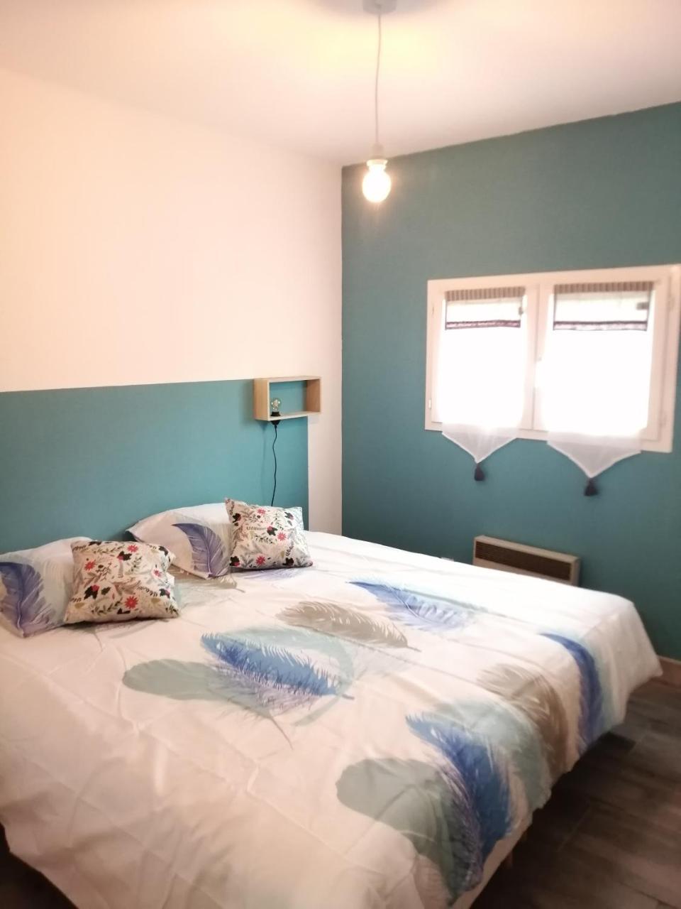 Gite a la Campagne a 15 Kms D'aix — 4-Star Luxury Hotel in Saint-Cannat, France