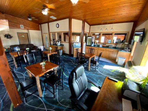 Woodlands Inn & Suites - photo 50