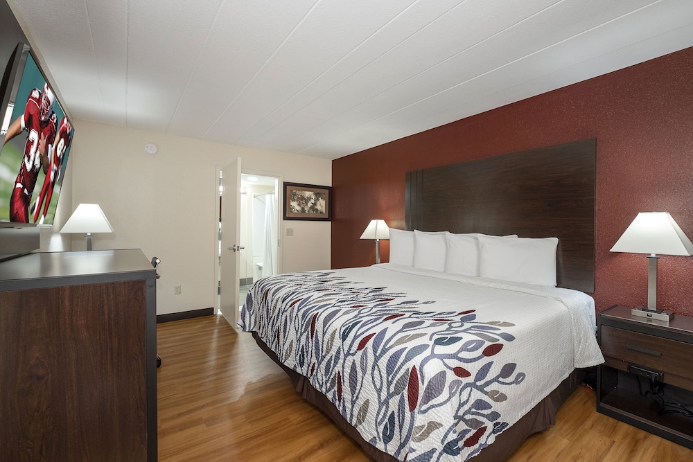 Red Roof Inn Freehold - photo 5