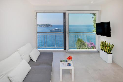 Elegant Seafront Stay Villa Mila