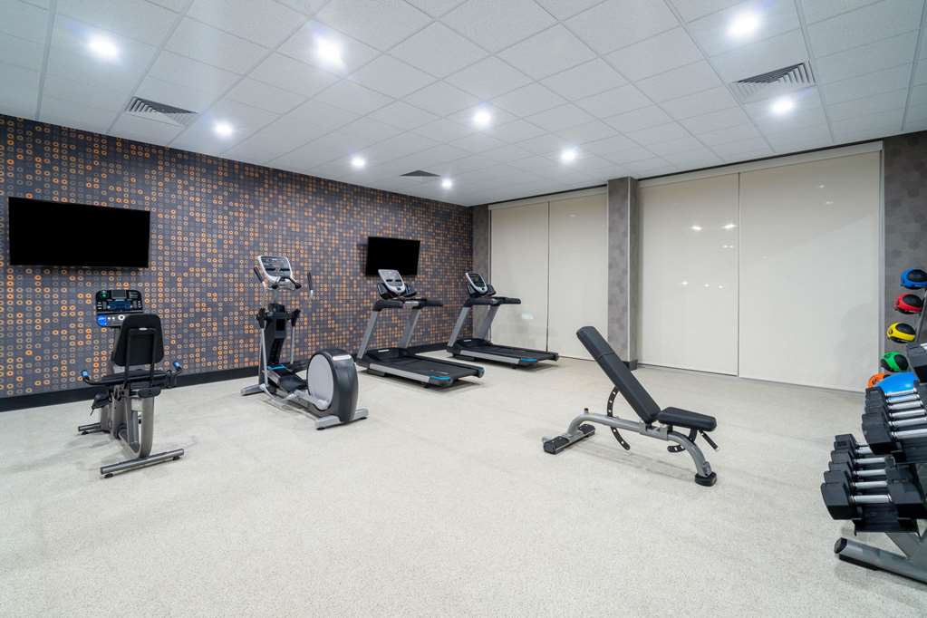 La Quinta Inn & Suites by Wyndham Louisville NE Old Henry Rd - photo 6