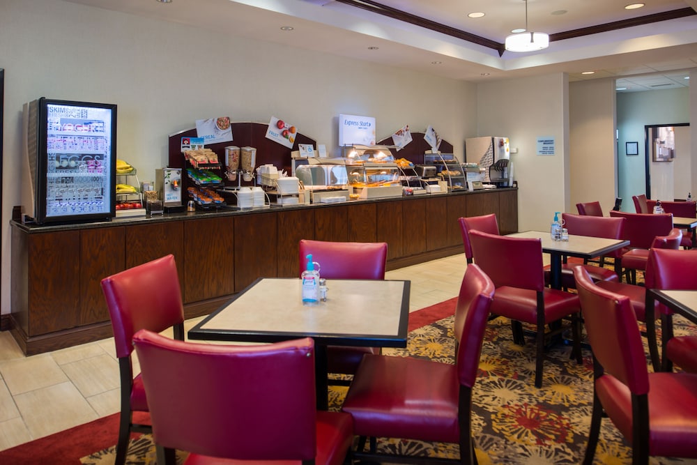 Holiday Inn Express Hotel & Suites Pittsburg by IHG - photo 54