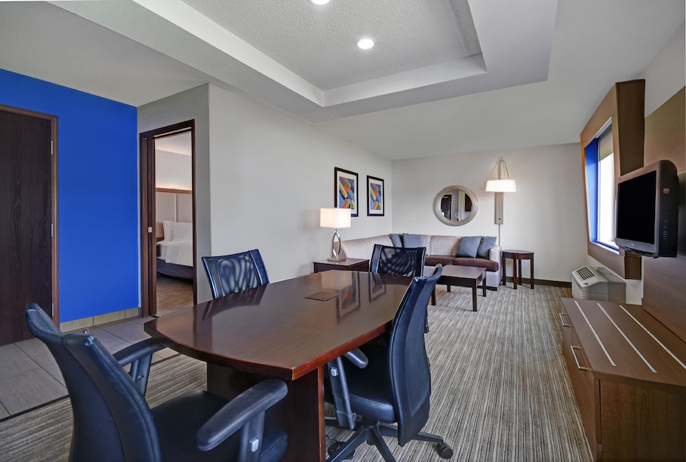 Holiday Inn Express Marshall by IHG - photo 7