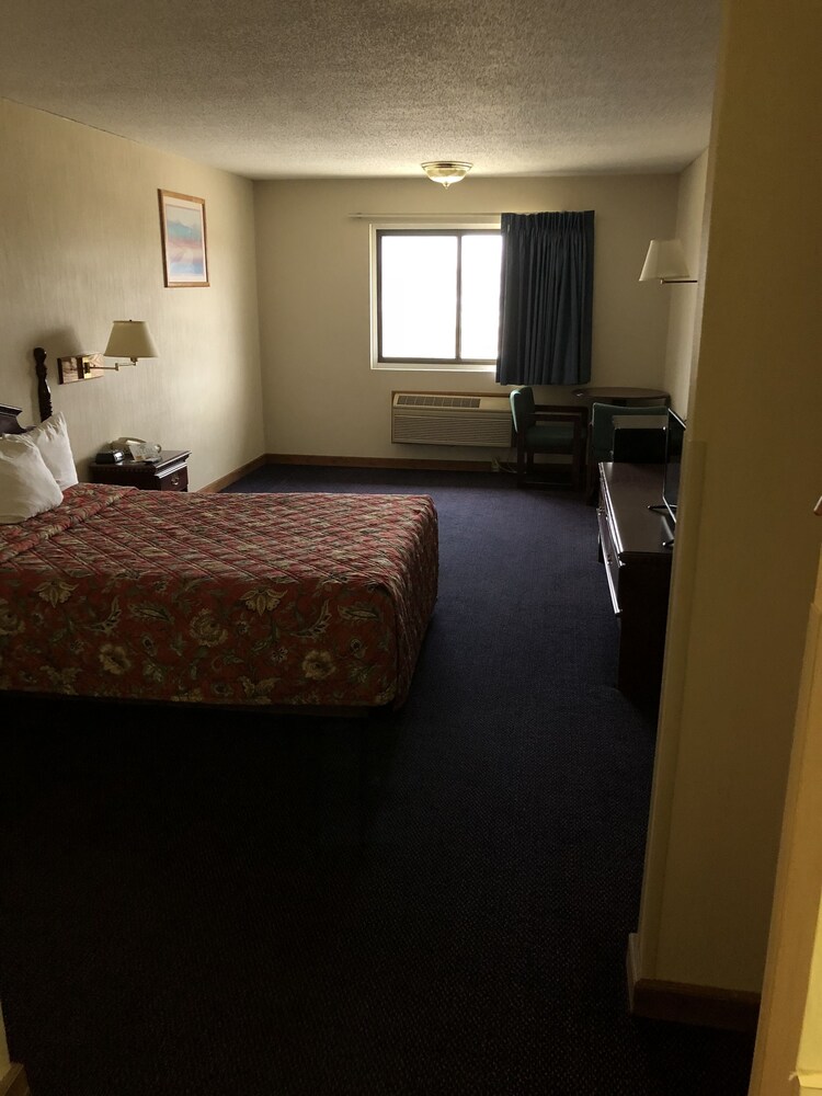 Denison Inn & Suites - photo 11