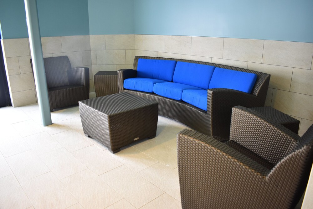 Holiday Inn Express & Suites Boston South Randolph by IHG - photo 55