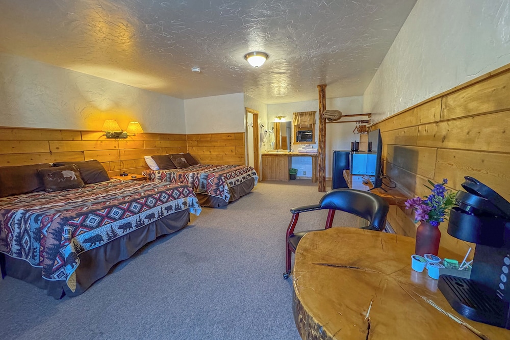 Chinook Winds Motel - photo 63