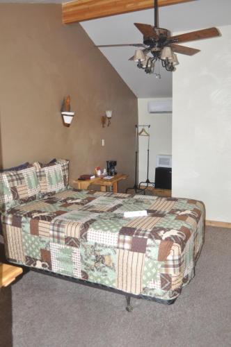 Nine Pines Motel - photo 34