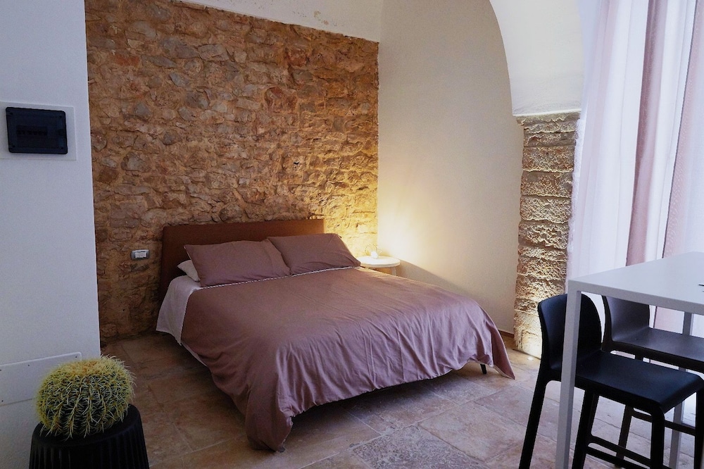 Altrelli Rooms — 4-Star Luxury Hotel in Corato, Italy