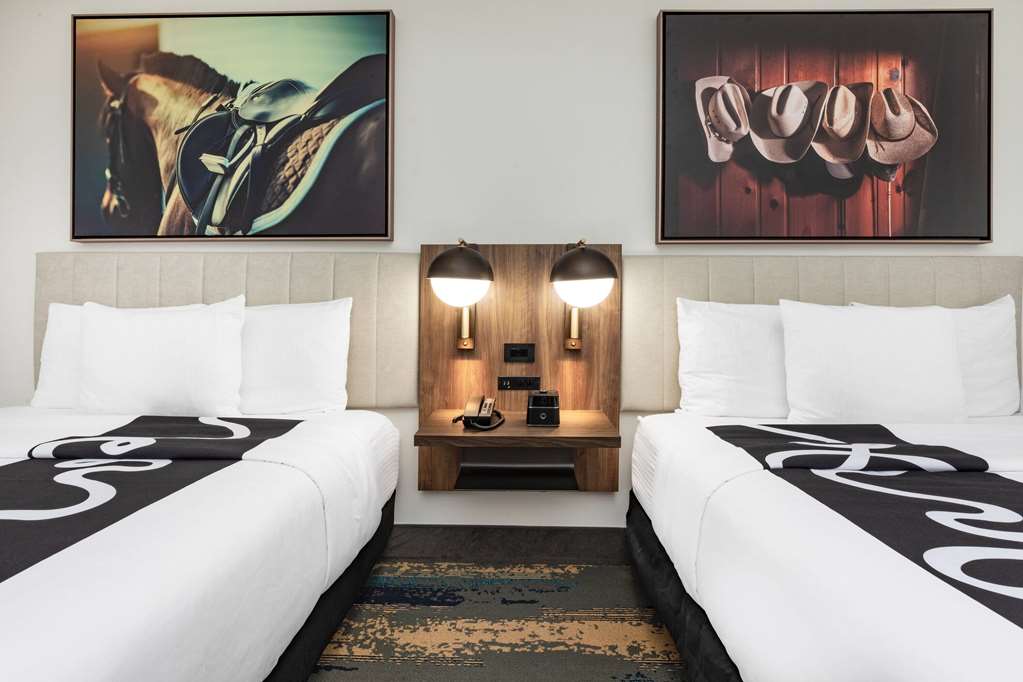 La Quinta Inn & Suites by Wyndham Pharr RGV Medical Center - photo 22