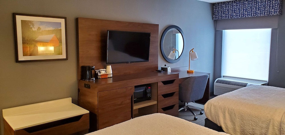 Hampton Inn Hillsville - photo 23