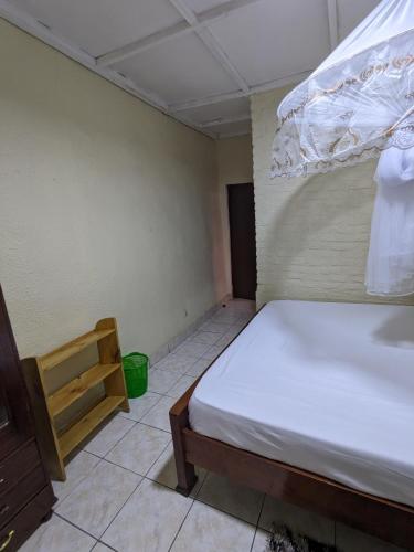 Room in Art studio — Kigali — photo 4