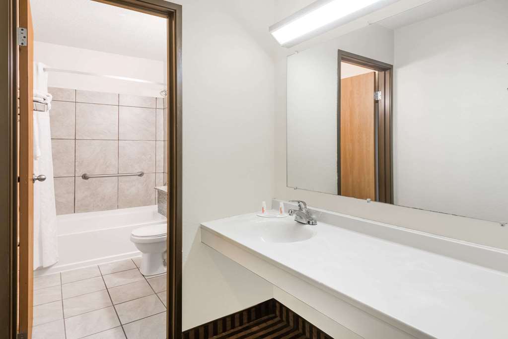 Super 8 by Wyndham La Vale Cumberland Area - photo 10