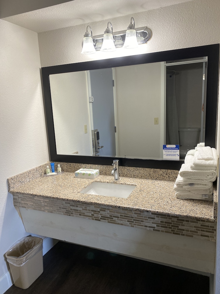 Baymont by Wyndham Del Rio - photo 35
