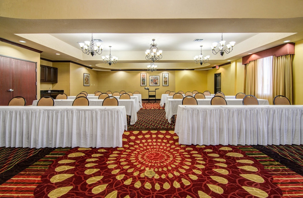 Holiday Inn Express Hotel & Suites Terrell by IHG - photo 36