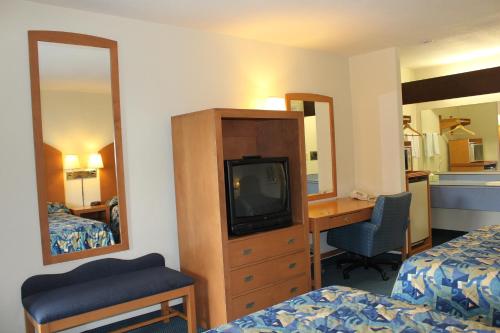 Economy Inn Watsonville - photo 20