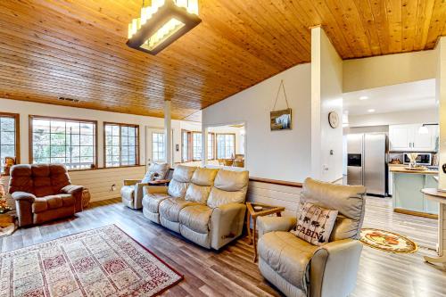 Creekside Cabin — Crestline — photo 5