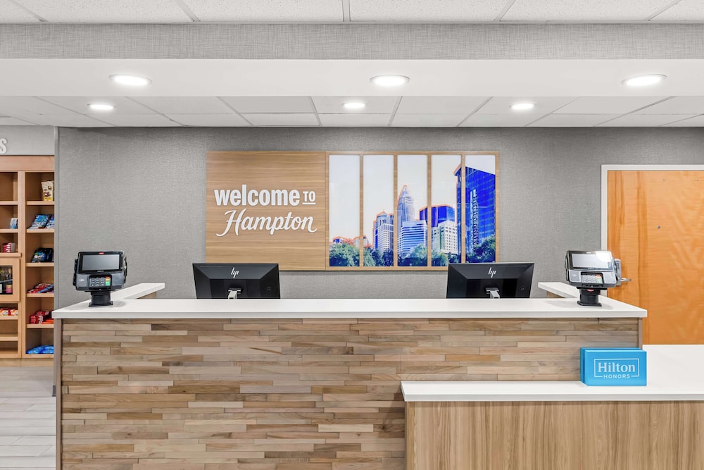 Hampton Inn & Suites Charlotte Airport - photo 8