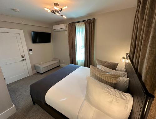 Entire Modern 7 Unit 7 Bath Boutique Inn - photo 30