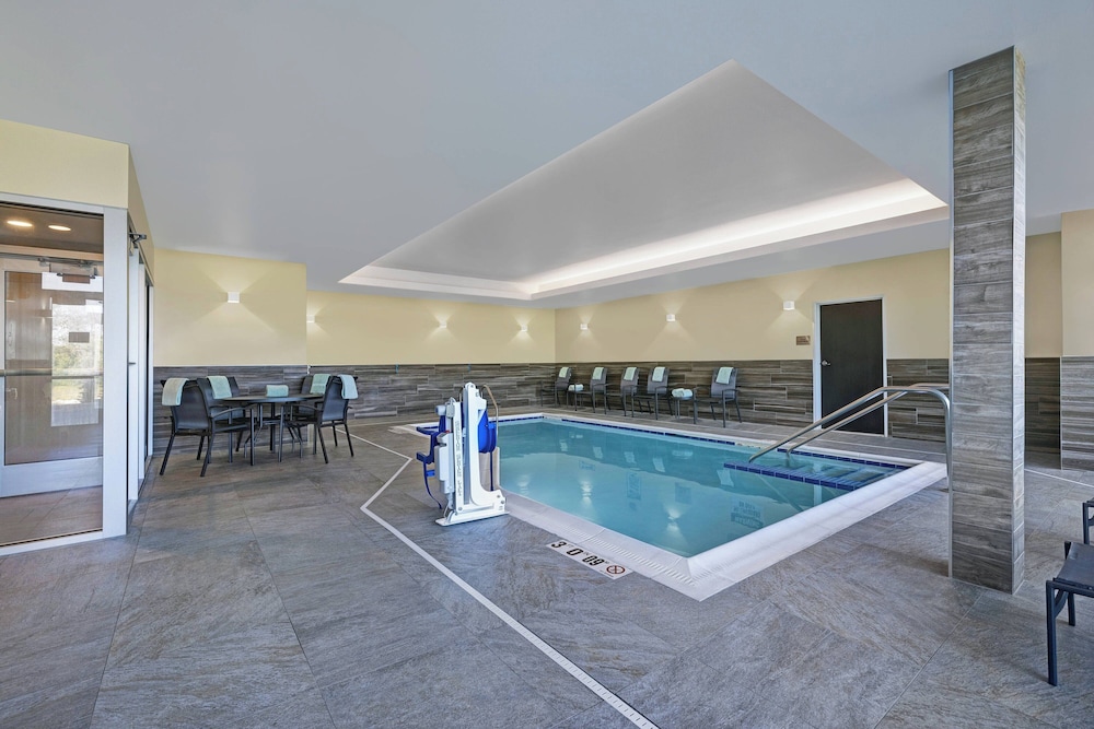 Fairfield Inn & Suites by Marriott Milwaukee Brookfield - photo 36