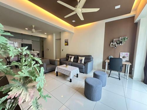 JazzA 2R3B Suite Strait Quay Near Stonyhurst School by Homey Planet — 4-Star Luxury Hotel in Tanjung Tokong, Malaysia