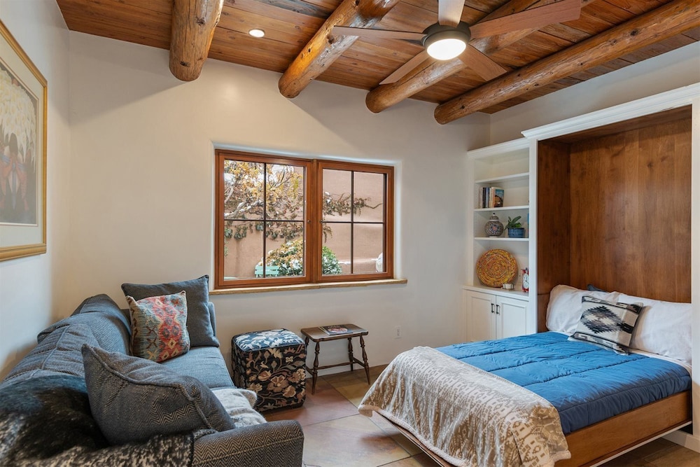 La Joya Spacious and Historic Downtown Jewel - photo 4