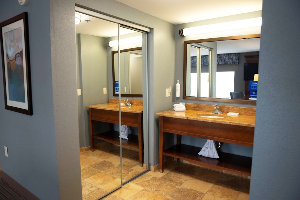 Hampton Inn & Suites Jacksonville - photo 32