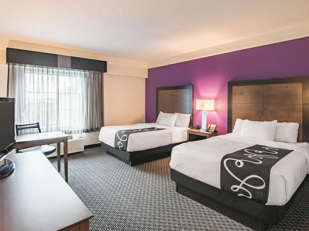 La Quinta Inn & Suites by Wyndham Fort Worth City View - photo 19