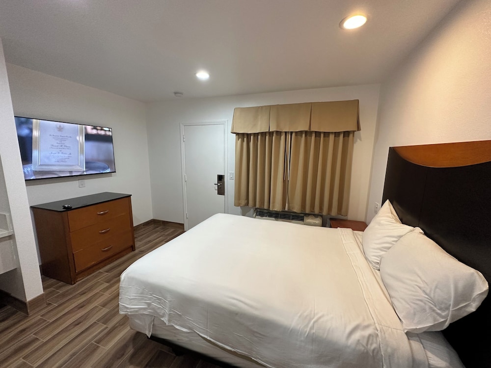Town and Country Inn - photo 11