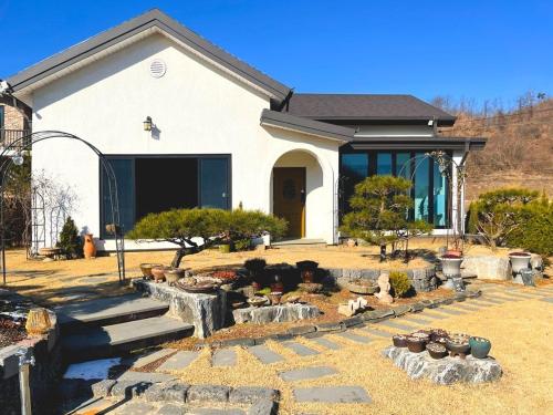 Sarah’s Small Garden in Cheonan, South Korea