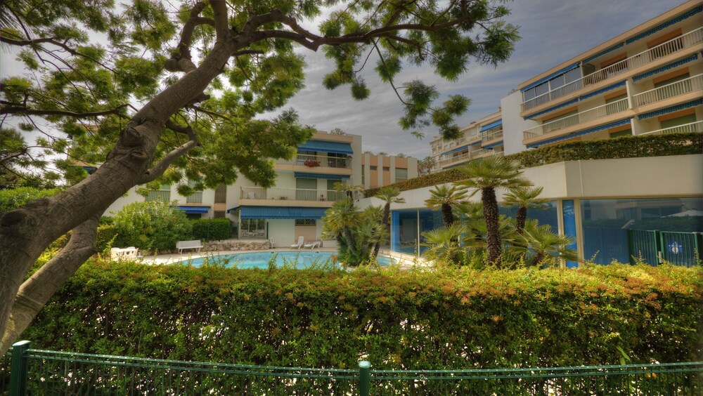 Eden Park 3 Pieces 4 Etoiles 100m Des Plages Piscines Spa Parking — Cannes