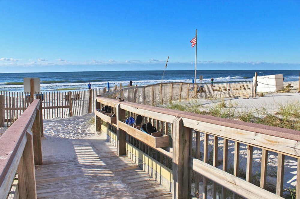 Crystal Shores West 1102 - photo 21