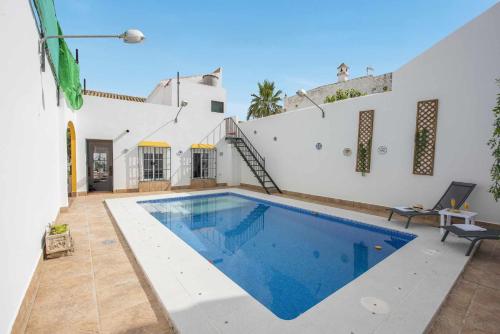 Casa Rural Berraquero — 4-Star Luxury Hotel in La Lantejuela, Spain