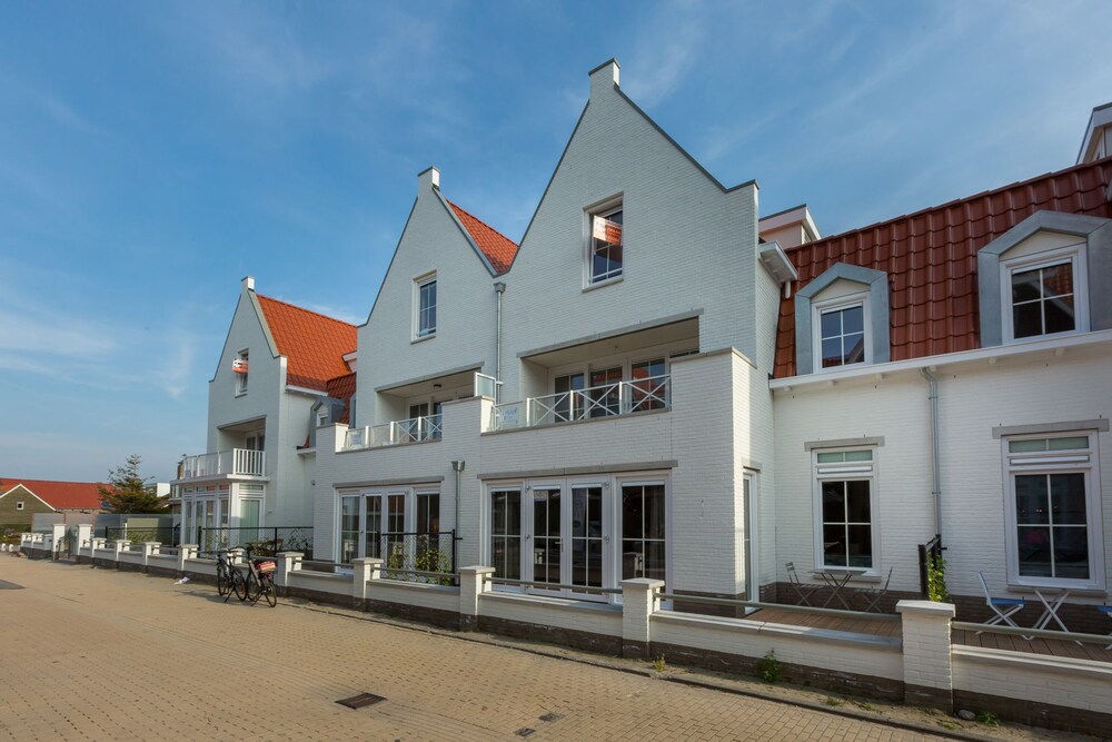 Duinhof Dishoek Luxe Appartementen — 4-Star Luxury Hotel in Koudekerke, Netherlands