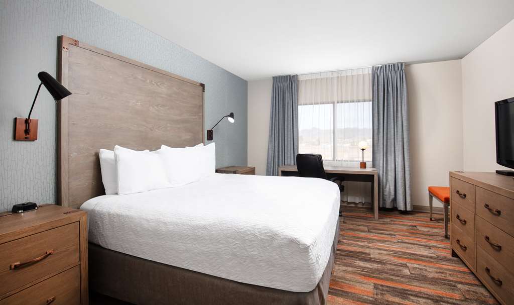 Best Western Plus King's Inn & Suites - photo 37