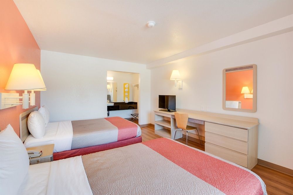 Motel 6 Columbia West - photo 12