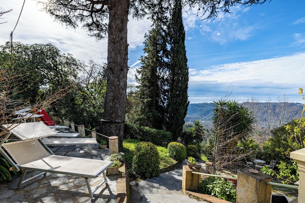 Casa Giovanni Relax Among Greenery — 4-Star Luxury Hotel in Camaiore, Italy