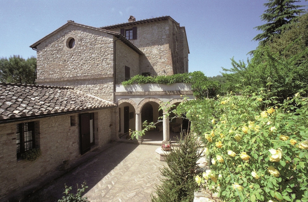 Apartment in Umbria with garden — 4-Star Luxury Hotel in Mantignana, Italy