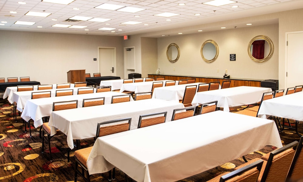Hampton Inn Gloucester - photo 51