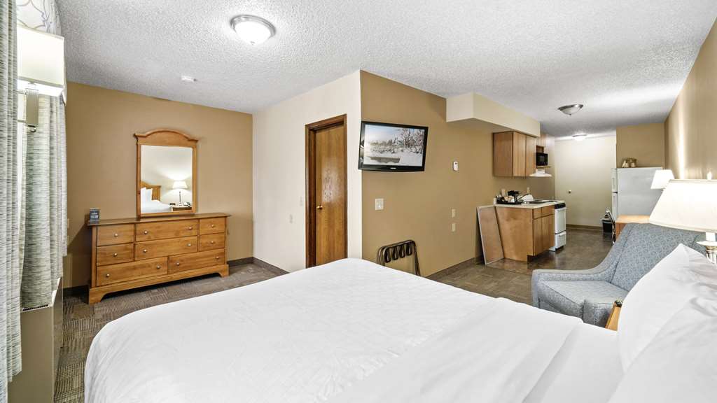 Clarion Hotel & Suites Fairbanks near Ft. Wainwright - photo 9